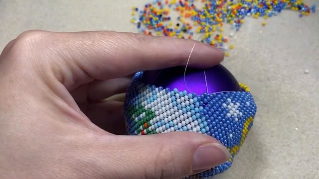 Новогодний шар из бисера | Часть 9 || Совместное плетение смотреть онлайн