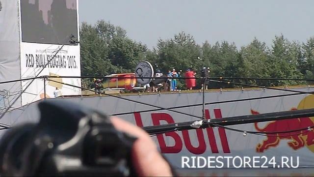 В Москве состоялся Red Bull Flugtag -Падение Рубля 26.07.2015 смотреть онлайн