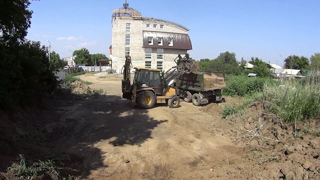 Как я научился грузить грунт в Камаз смотреть онлайн