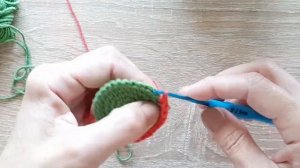 Смена цвета нити при вязании по кругу (с петлей подъема) (видео 24)   Вязание крючком