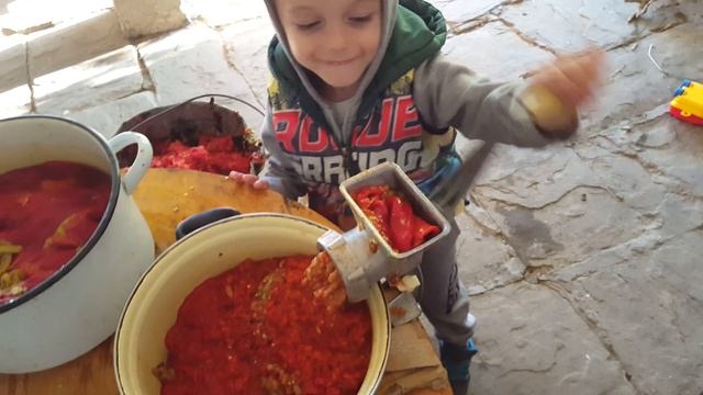 Бърка Лютеница смотреть онлайн