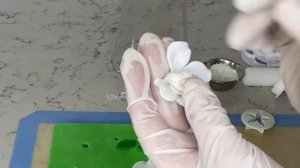 How to make gum paste flowers/ Как сделать цветы из сахарной мастики