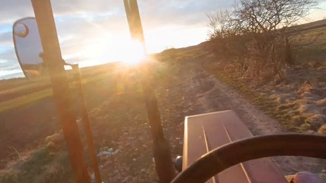 Обрізаємо дерева, Закис стартер, вивозимо гілки на тракторі т-25 смотреть онлайн