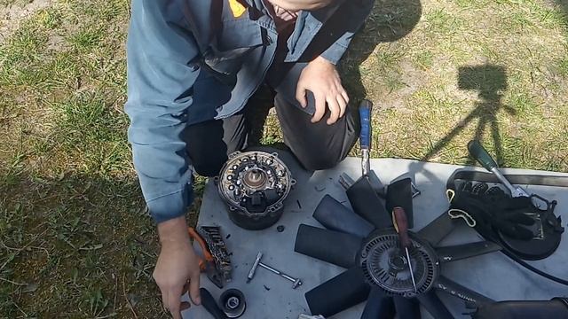 BMW E38 M62ty замена регулятора напряжения (BMW E38 M62tu Voltage Regulator Replacement)