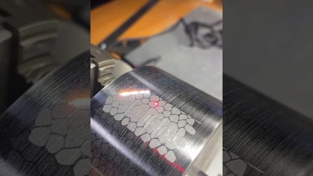 Вопрос в техподдержку. Как исправить пропуски при лазерной гравировке вала в поворотном устройстве? смотреть онлайн