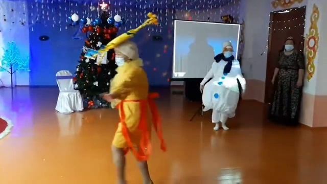 " В гостях у снеговика " МАДОУ "Детский сад" Хараасгай "1 мл. гр " Эрбээхэй " смотреть онлайн