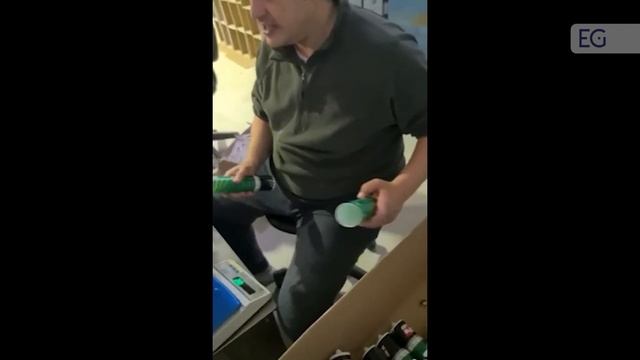 Оборудование для розлива и укупоривания жидкой резины в тубы HBF-300-S смотреть онлайн