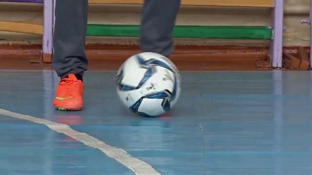 #урокфутбола ⚽Упражнения на месте, развивающие "чувство мяча" (часть 1-я) смотреть онлайн