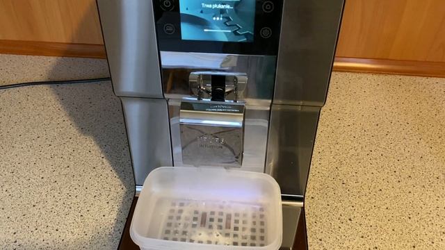 KRUPS Intuition Experience+ EA877D - Proces płukania po kawie mlecznej смотреть онлайн