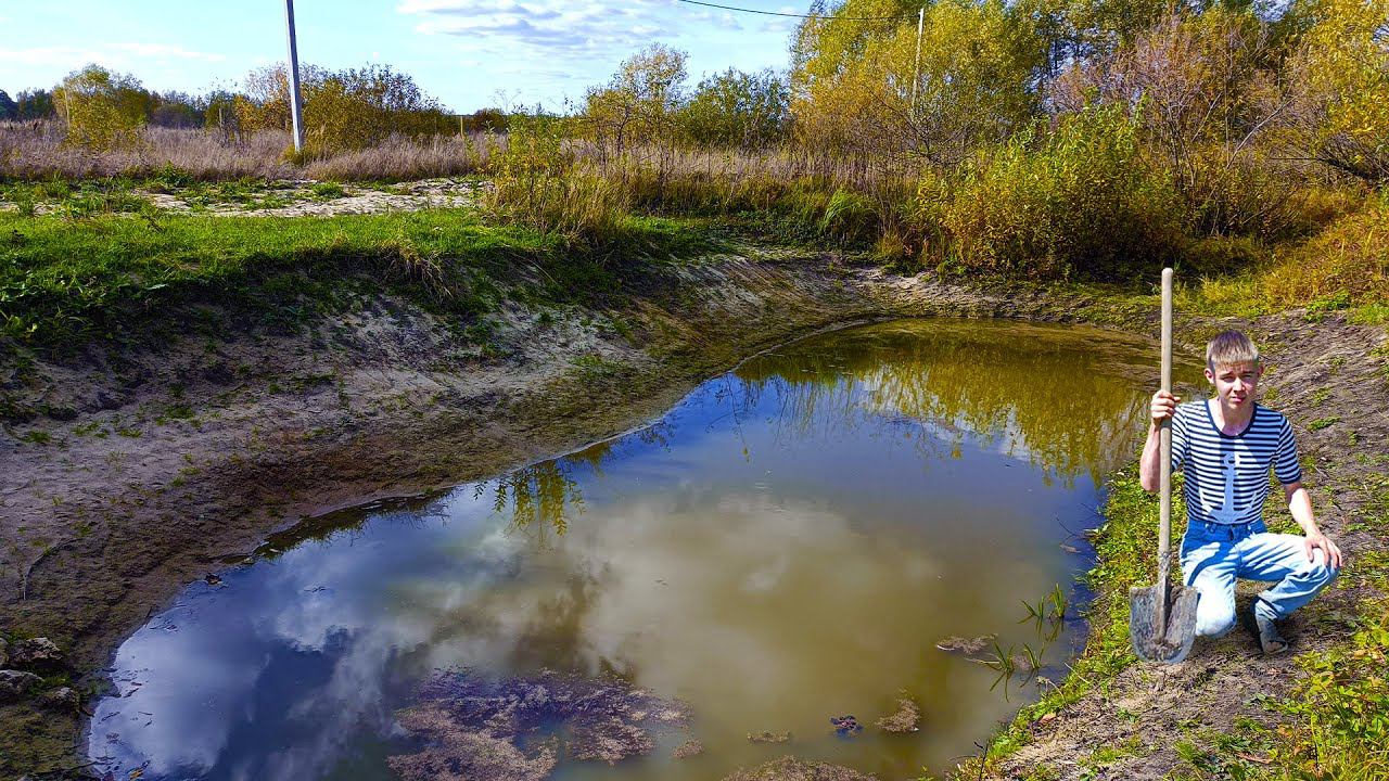 Выкопал пруд лопатой! Пруд на даче спустя 2 месяца! смотреть онлайн