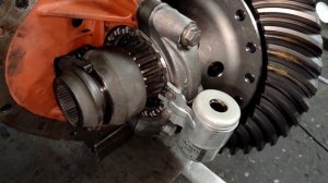 Ремонт редуктора DAF 105. Простой стенд для сборки редуктора.