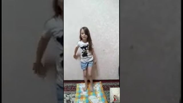 Абдурахманова Амина | Будущий 1 класс А | УТРЕННЯЯ разминка | ОНЛАЙН-лагерь "Радуга" | 03.06.20 смотреть онлайн
