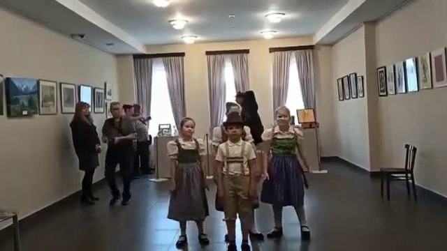 Детский клуб любителей немецкого языка Spiel народное пение 12 14 Die Vogelhochzeit смотреть онлайн