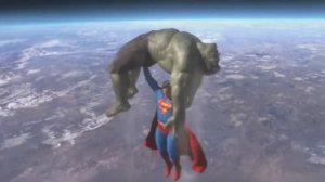 Супермен и Халк сходятся в смертельной схватке