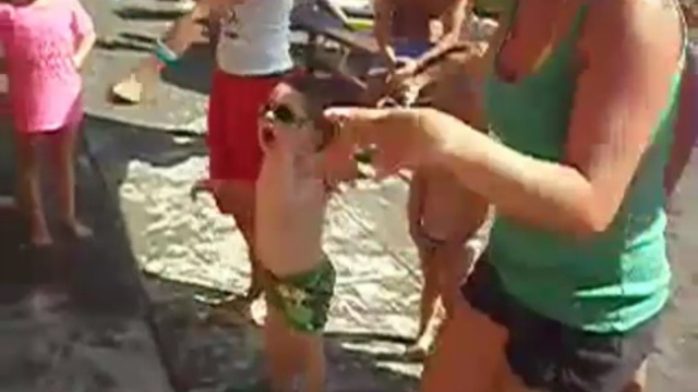 Малыш зажигает смотреть онлайн