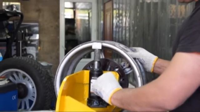 Станок для правки литых дисков авто VIHUR смотреть онлайн