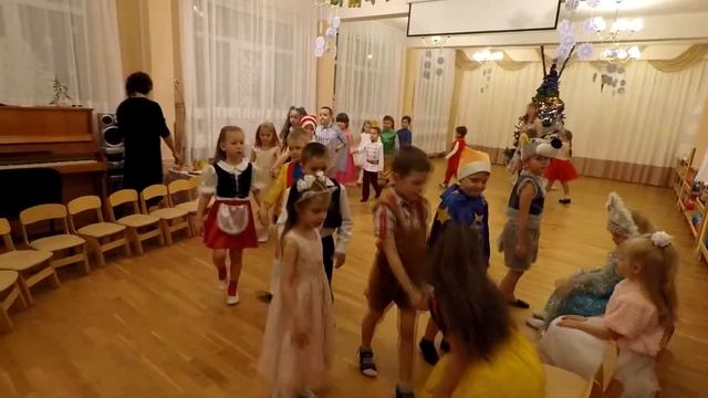 Антон новогодний утренник смотреть онлайн