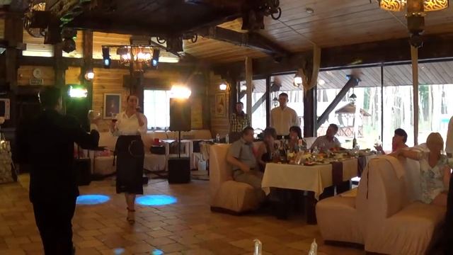 Копия видео "Шоу Поющие официанты Харьков" смотреть онлайн