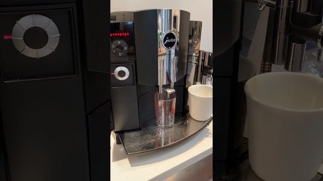Jura Impressa C9 - Making Expresso смотреть онлайн