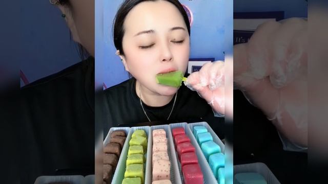ASMR Eating Ice Cream Chocolate Flavor And Avocado Flavor Unusually Delicious Taste Show Mukbang