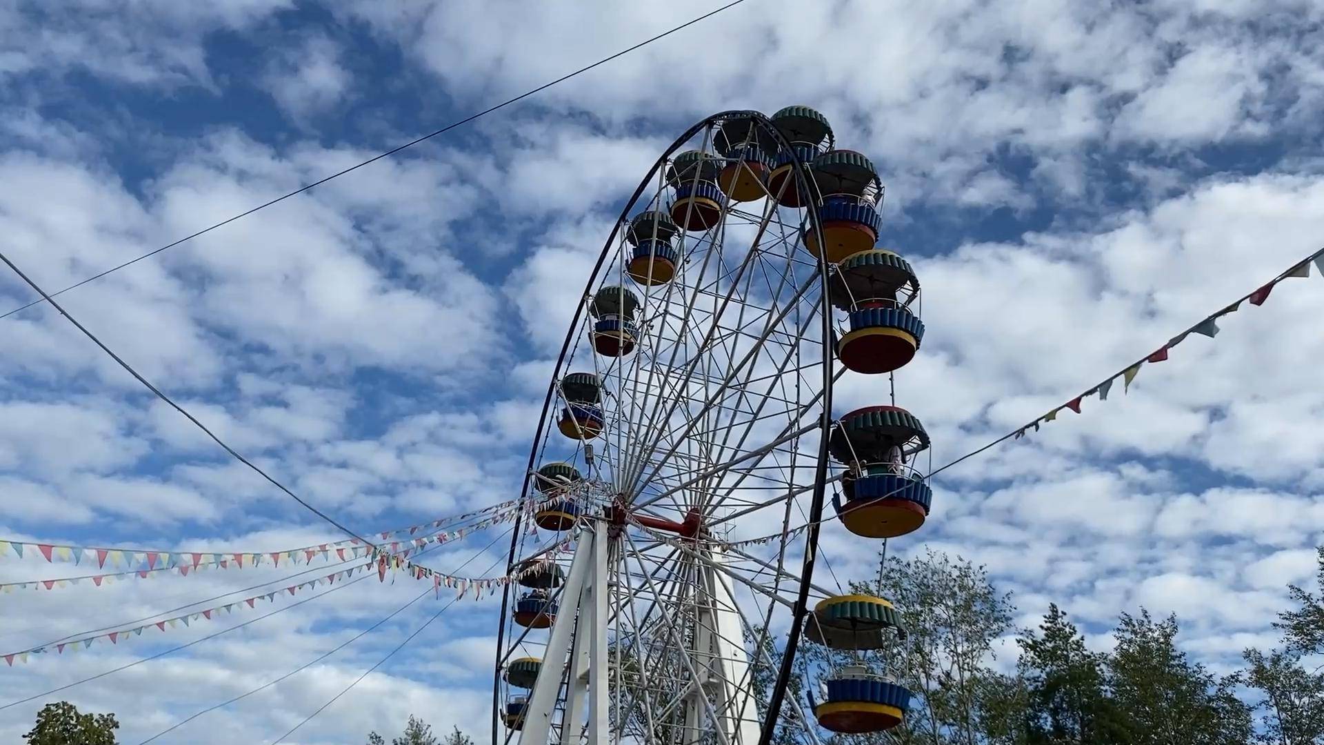 День - строителя, а подарки – всем! АО «ЗОК» организовало общегородской праздник смотреть онлайн