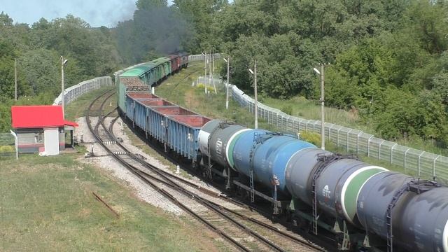 Пассажирский вагон в составе грузового поезда смотреть онлайн