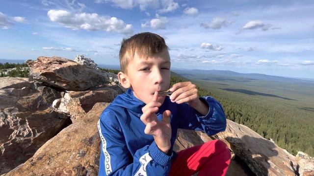 Игра на варгане на Зюраткуле, Богдан 9 лет смотреть онлайн