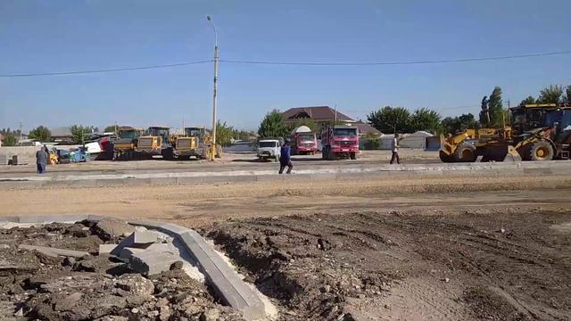 Тараз(Джамбул) Ташкентская в районе бывшего Зелёного базара. Ремонт участка дороги. смотреть онлайн