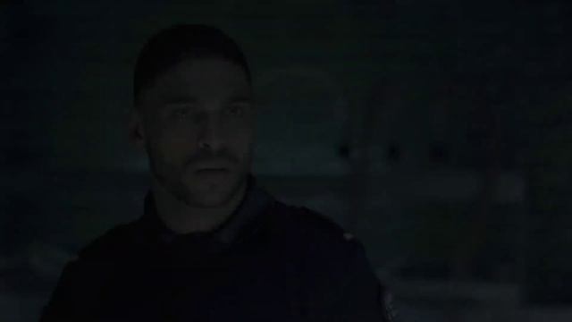 Акулы в Париже смотреть онлайн