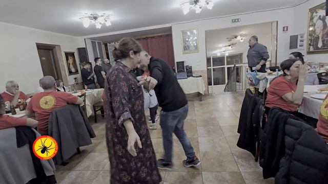 160 - SONU E BALLU DI TARANTELLA CALABRESE, GIOVANISSINI SUONANO E TARANTULATI BALLANO смотреть онлайн