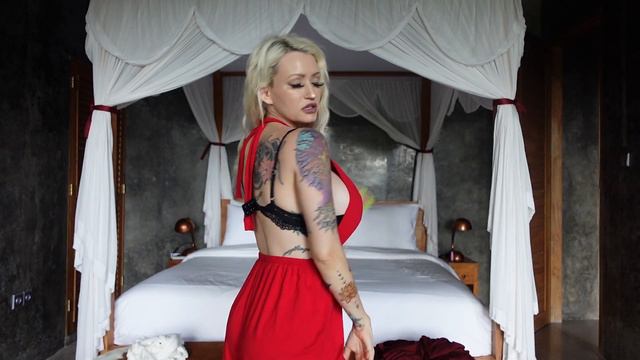 BALI OUTFITS TRY ON HAUL WITH ISABELLA JAMES | SPIRITUAL BIMB0 смотреть онлайн
