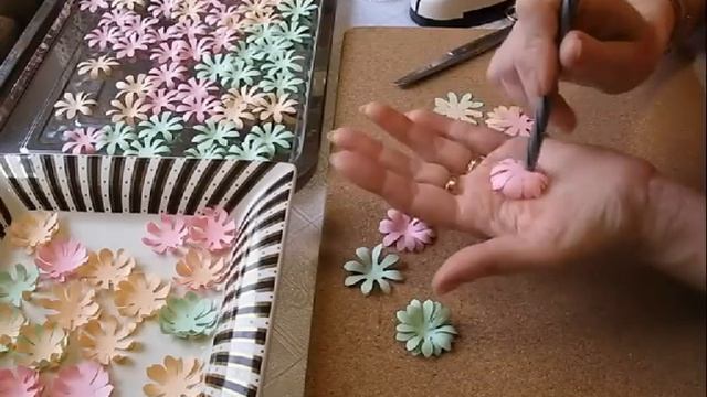 SaintValentine's Heart - Сердце декорированной цветам из бумаги и бусинами жемчужинами смотреть онлайн