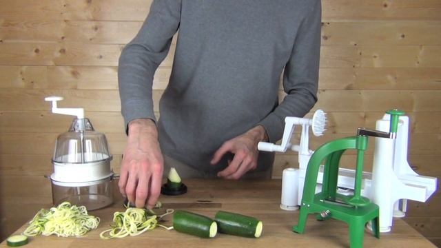 4 Slicers Compared Gefu, Spiral Slicer, Spirooli, & Benriner Product Overview & Demonstration смотреть онлайн