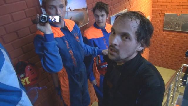 Что будет, если плеснуть воду в аэротрубу? (спор) смотреть онлайн