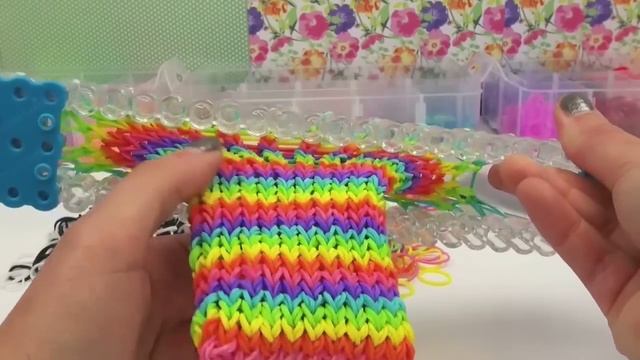 Чехол для айфона из резинок радужек на станке Rainbow Loom