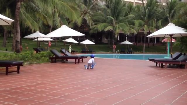 King Kong & Gau - Vin Pearl Nha Trang Resort - Swiming Pool смотреть онлайн