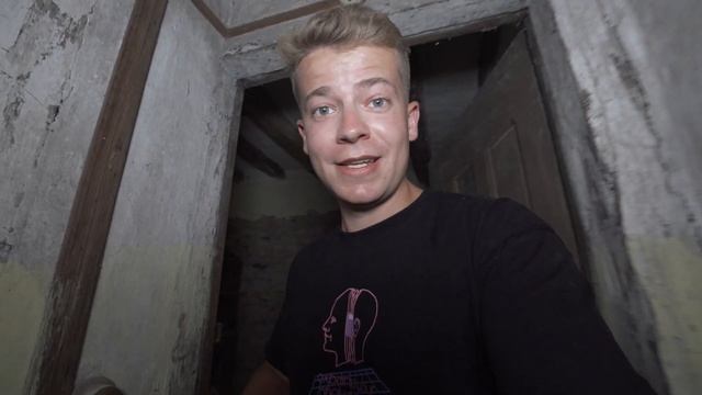 STUCK IN THE PAST | Mystical Abandoned 18th Century French MANSION смотреть онлайн
