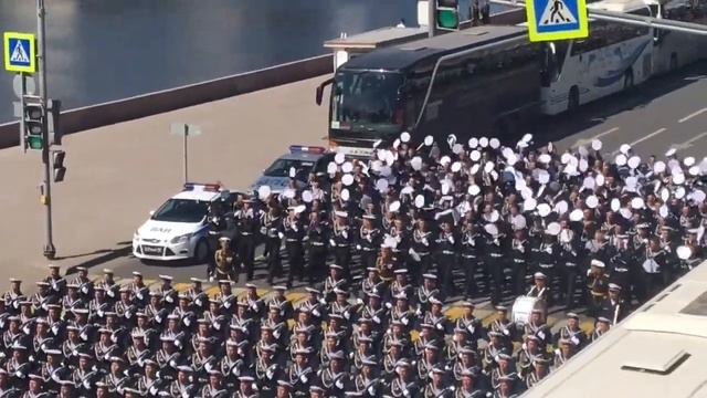 После парада в Москве смотреть онлайн