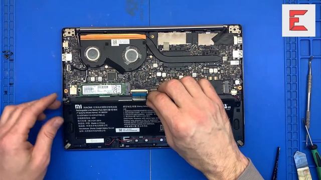 Разборка ноутбука Xiaomi Mi Notebook Air 13,3. Замена батареи Xiaomi Mi Notebook Air 13,3. Чистка. смотреть онлайн