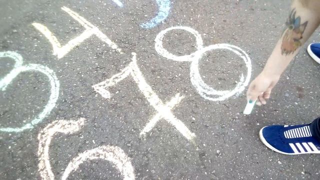 Я рисую белым мелом... цифры на асфальте # IVI.obo.mne смотреть онлайн