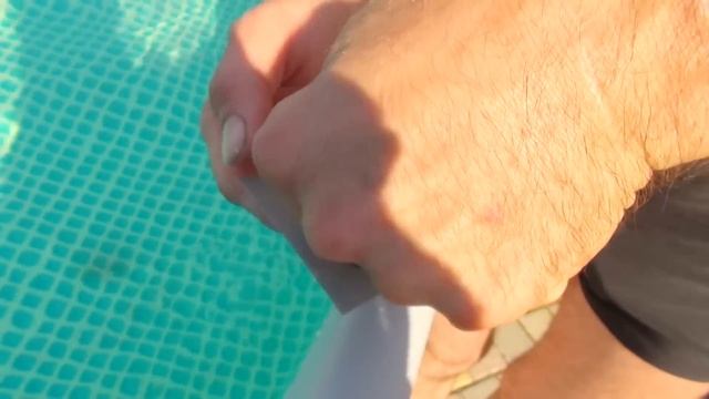 Как Заклеить ДЫРКУ в Каркасном Бассейне Не сливая Воду В ВОДЕ под Водой . Какой Клей Лучше смотреть онлайн