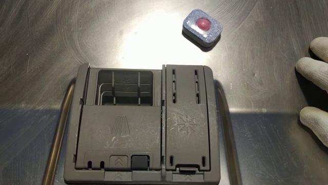 Диспенсер карман для порошка таблетки посудомоечной. Отсек ополаскивателя. Не растворяет таблетку. смотреть онлайн