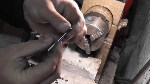 Как на токарном станке, быстро выставить резец по центру, с помощью шурупа.