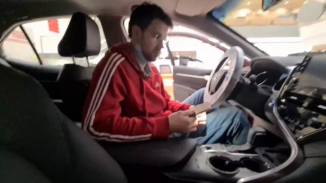 Toyota Camry у дилера. Цены на Toyota в 2022году. Стоит ли покупать новую Toyota Camry? смотреть онлайн