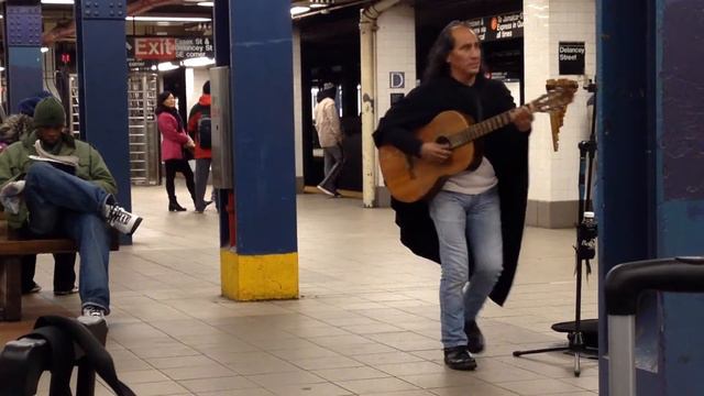 Певец в метро New York смотреть онлайн
