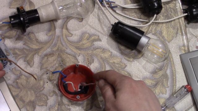 Как подключить одноклавишный выключатель с розеткой вместо двухклавишного выключателя . смотреть онлайн