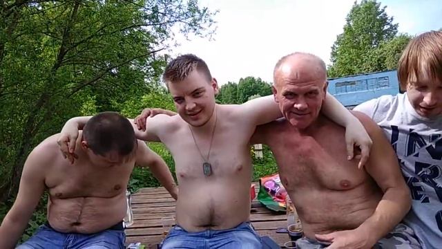 любимый с другом отдыхает!Сына ножки обмывает смотреть онлайн