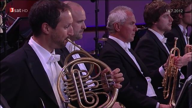 Россини "Севильский цирюльник" (увертюра) - Гала в летнюю ночь дирижёр Гравенегг 2012 год. смотреть онлайн