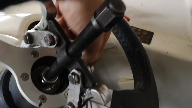 Снятие рулевого колеса(руля) рулевого редуктора катера или лодки. смотреть онлайн