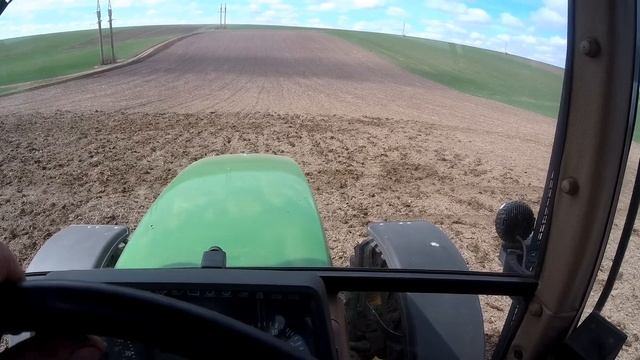 Трохи органіки на поле.Заробка гною в грунт культиватором LEMKEN Smaragd #lemken #johndeere смотреть онлайн